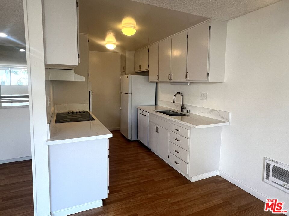 6000 Canterbury Dr Unit: D212