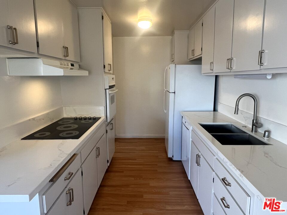 6000 Canterbury Dr Unit: D212