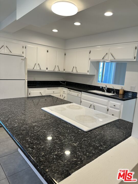 24 Lighthouse St Unit: A
