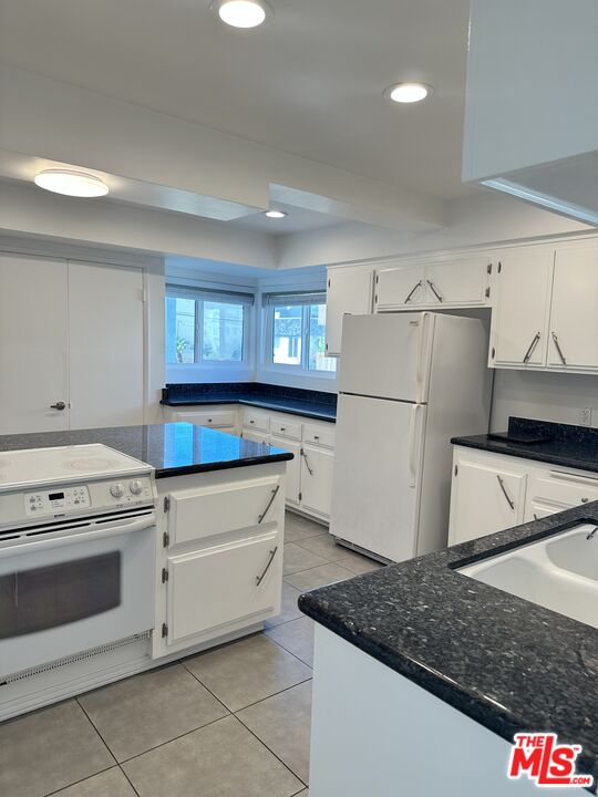 24 Lighthouse St Unit: A
