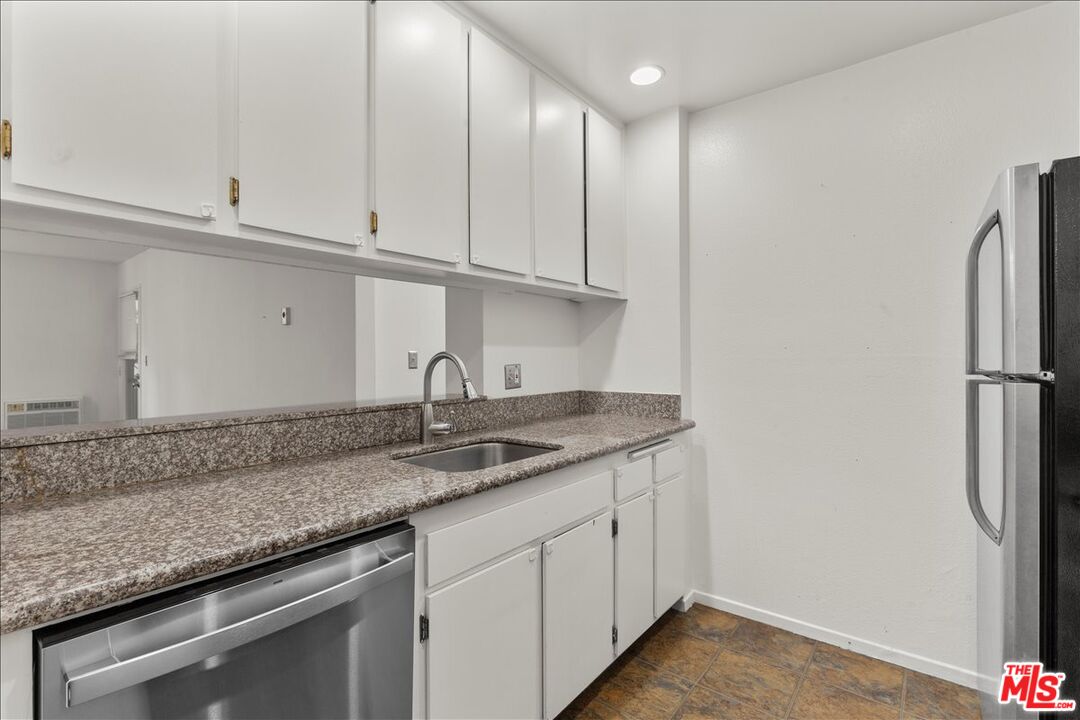 4900 Overland Ave Unit: 140