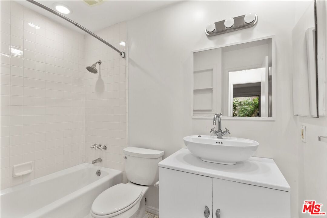 4900 Overland Ave Unit: 140