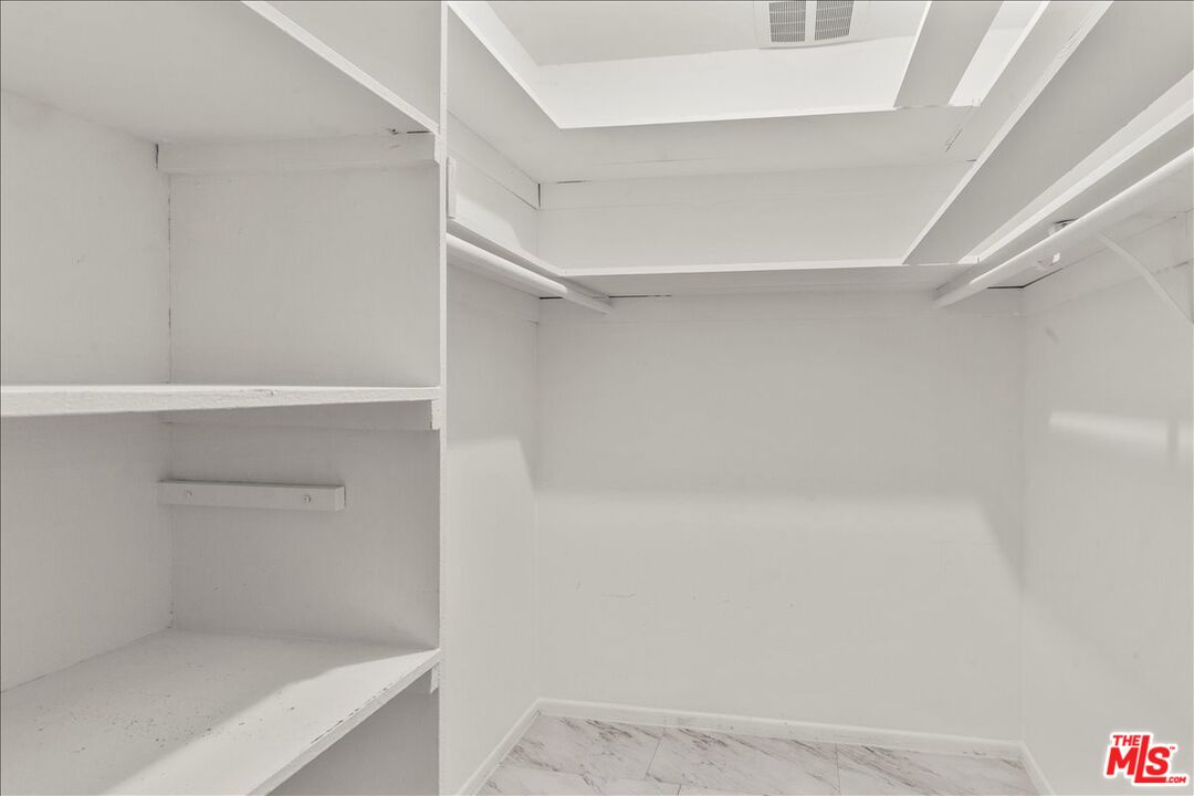 4900 Overland Ave Unit: 140