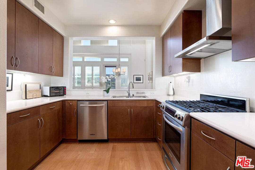 7100 Playa Vista Dr Unit: 421