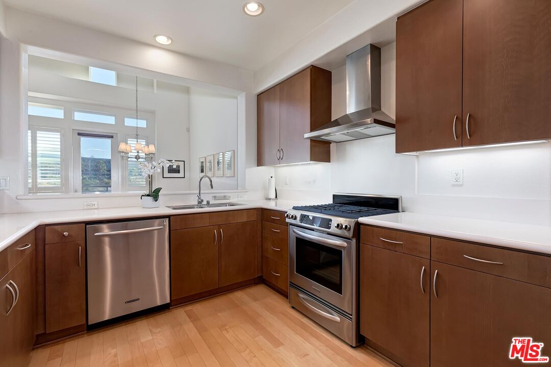 7100 Playa Vista Dr Unit: 421