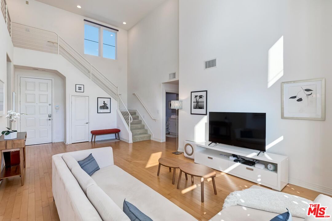 7100 Playa Vista Dr Unit: 421