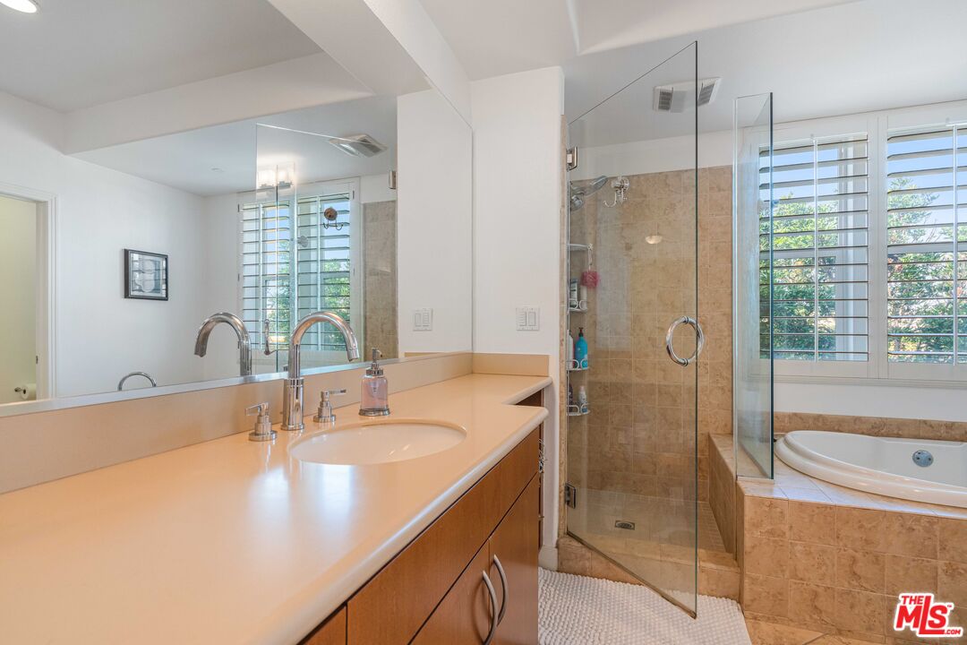 7100 Playa Vista Dr Unit: 404