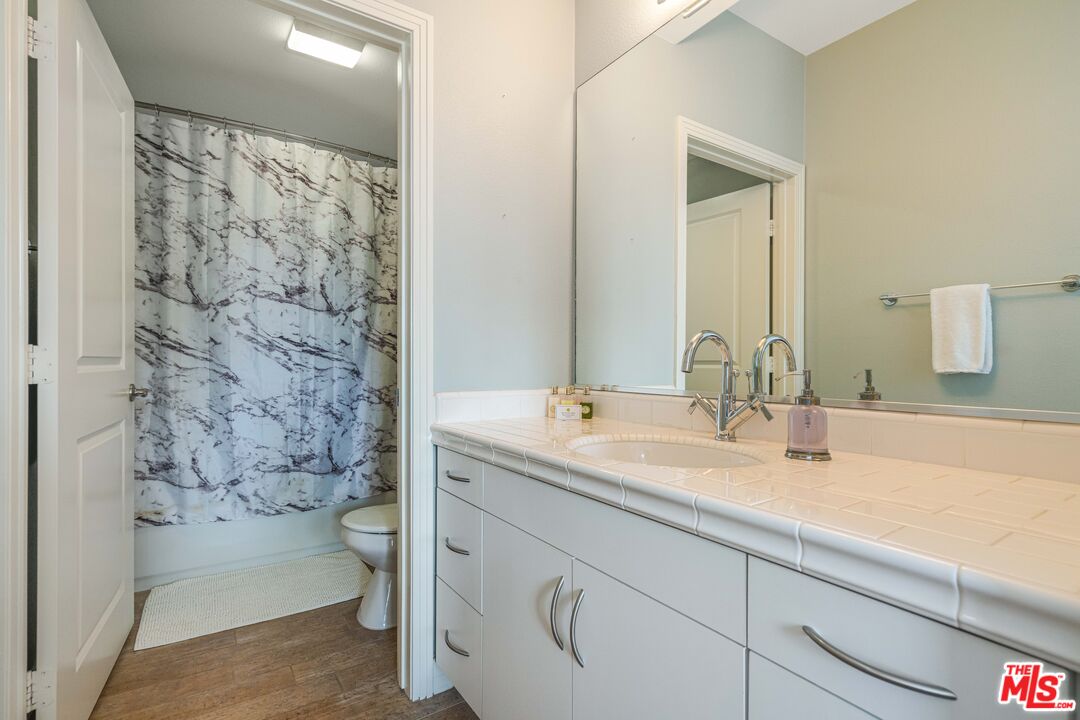 7100 Playa Vista Dr Unit: 404