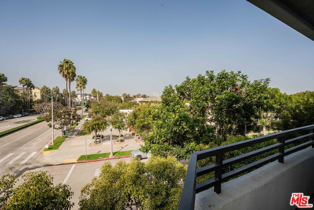 7100 Playa Vista Dr Unit: 404