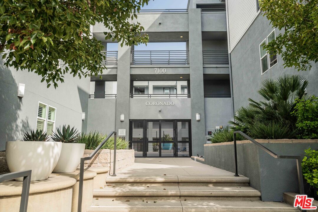 7100 Playa Vista Dr Unit: 404
