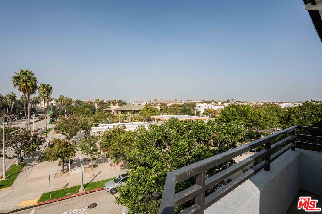 7100 Playa Vista Dr Unit: 404