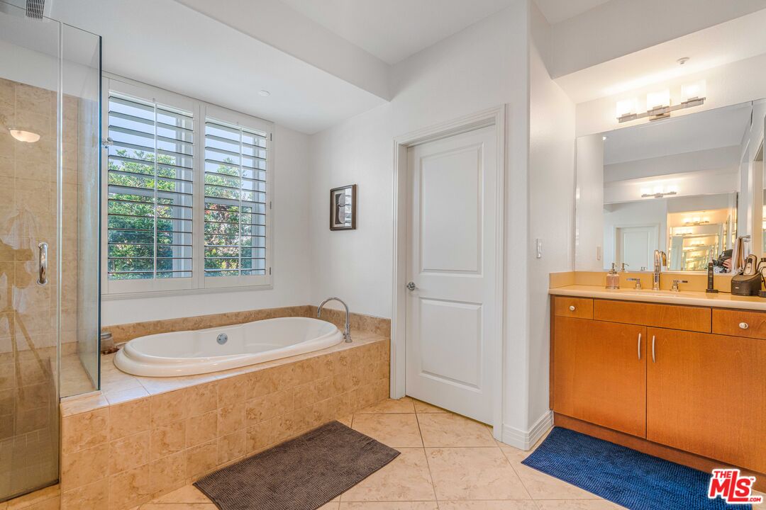 7100 Playa Vista Dr Unit: 404