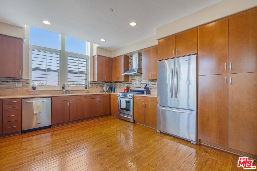 7100 Playa Vista Dr Unit: 404