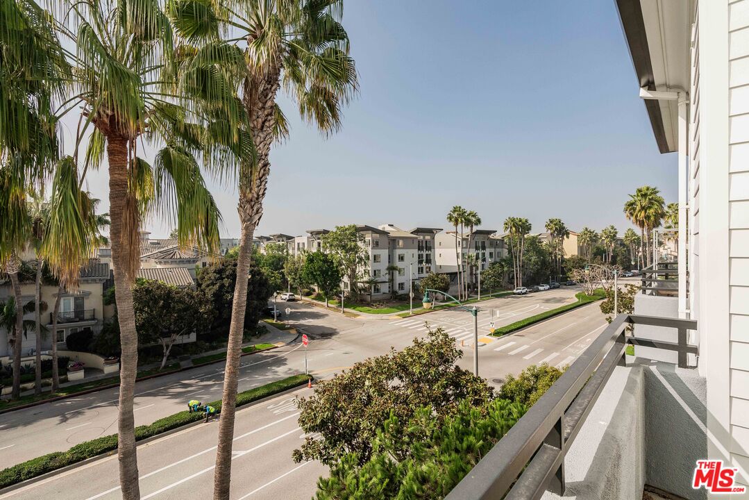 7100 Playa Vista Dr Unit: 404