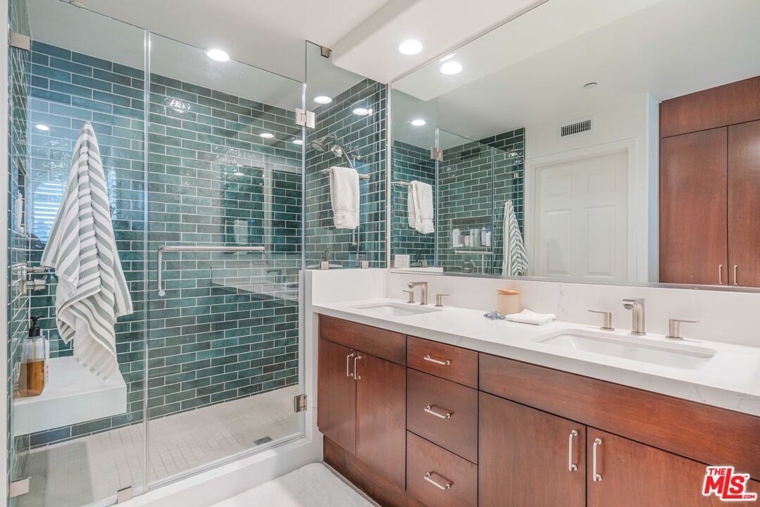 5935 Playa Vista Dr Unit: 407