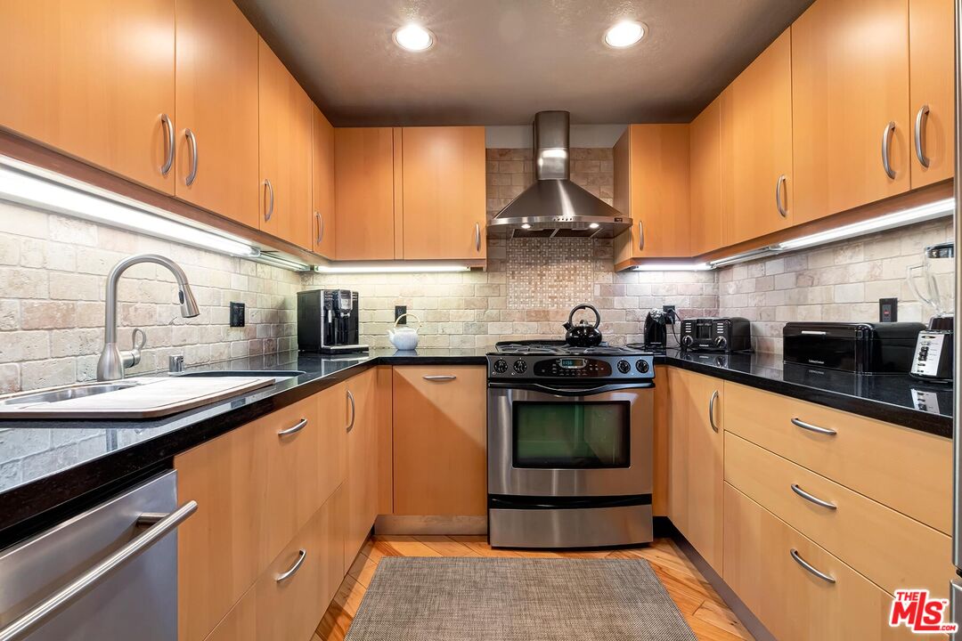 8515 Falmouth Ave Unit: 206