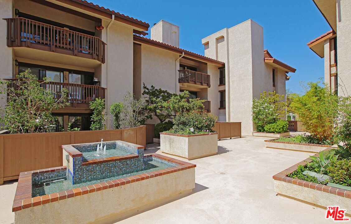 8515 Falmouth Ave Unit: 206