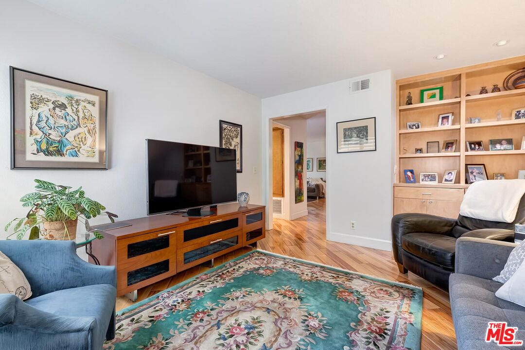 8515 Falmouth Ave Unit: 206