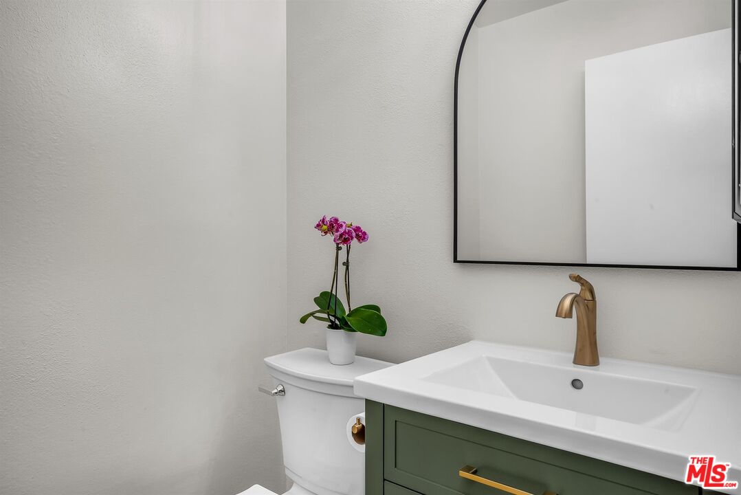 10751 Wilshire Blvd Unit: 909