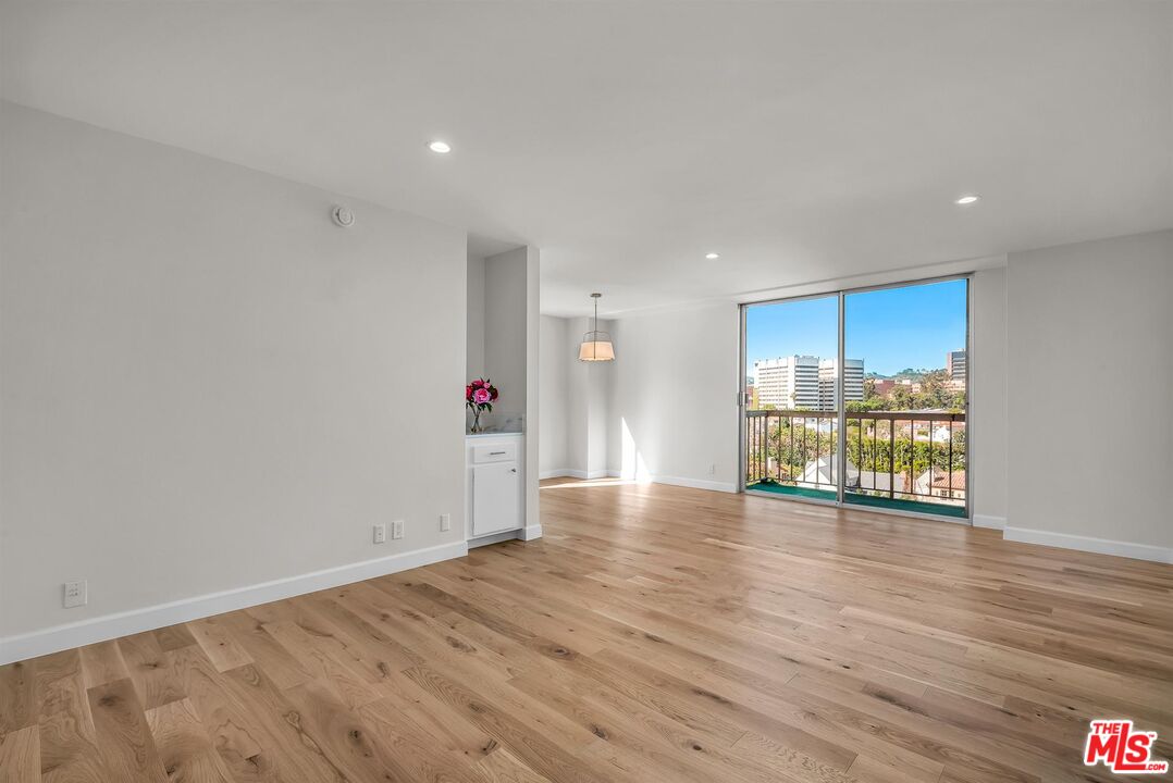 10751 Wilshire Blvd Unit: 909