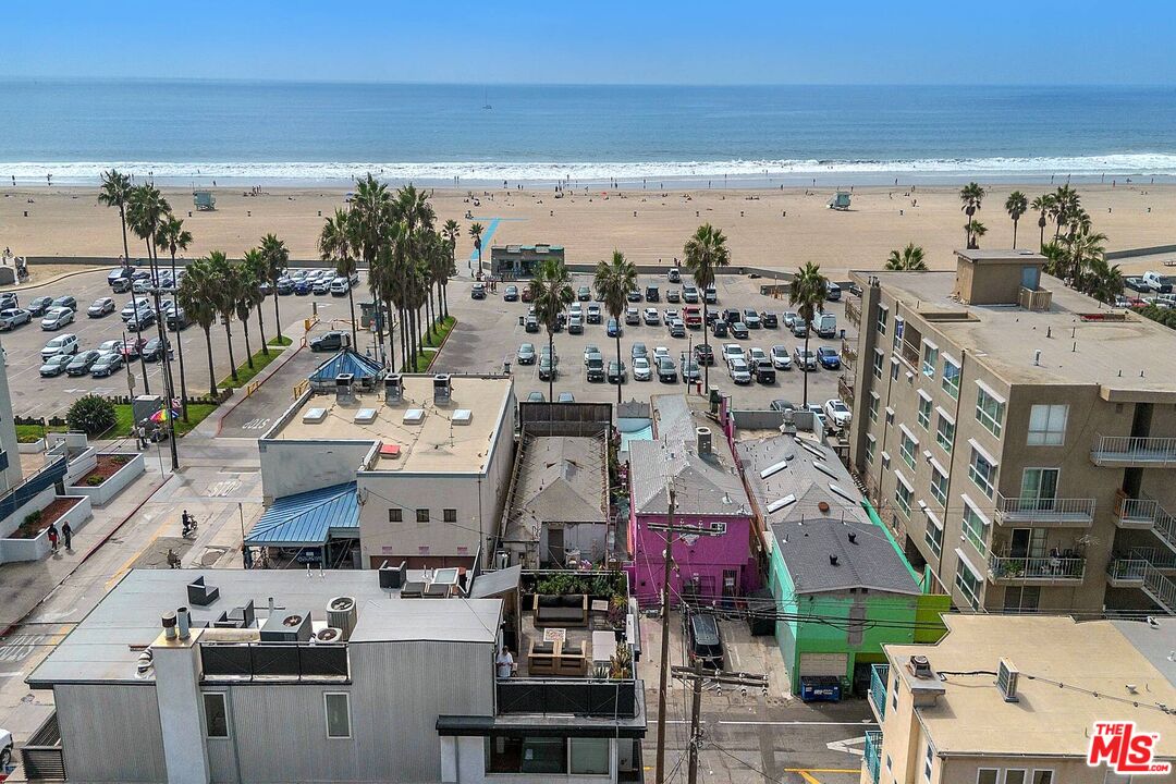 17 N Venice Blvd