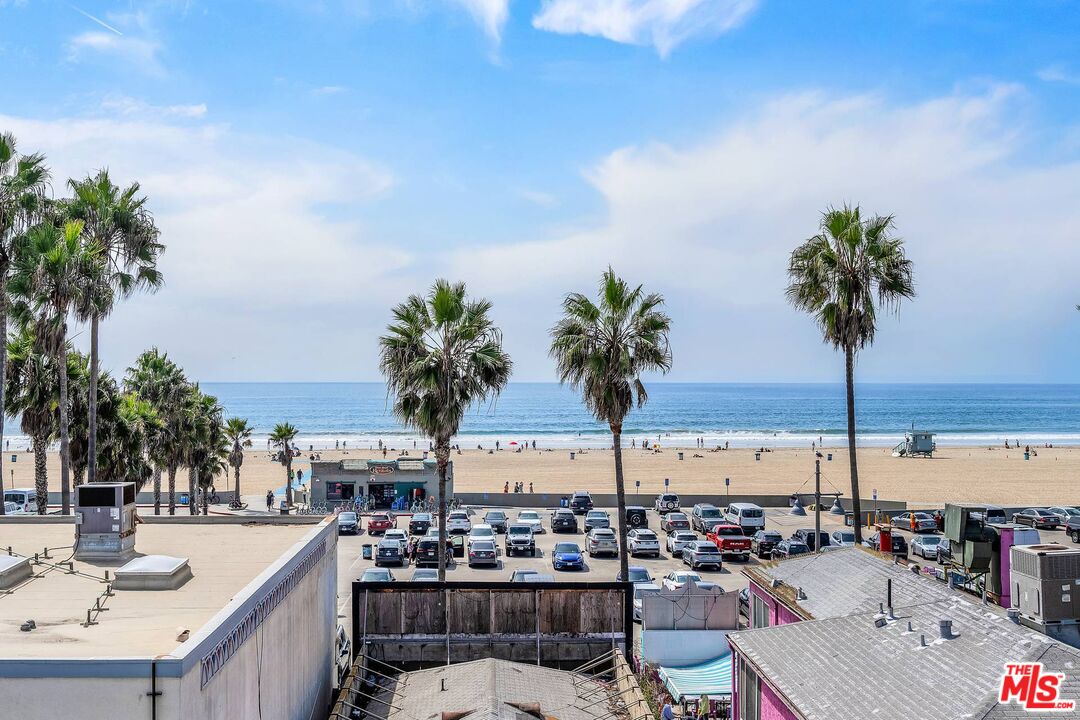 17 N Venice Blvd