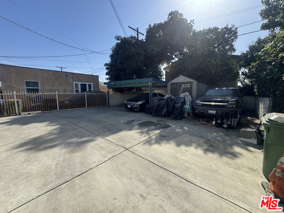 218 E 76th Pl