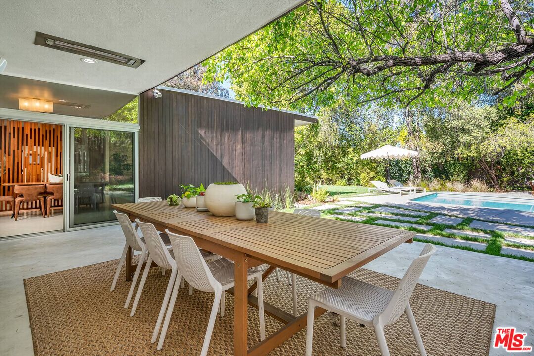 3700 Hayvenhurst Ave