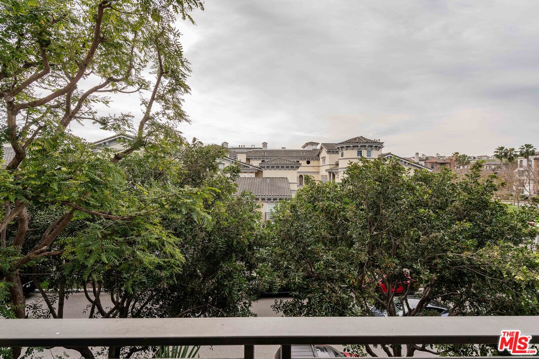 6400 Crescent Park Unit: 305