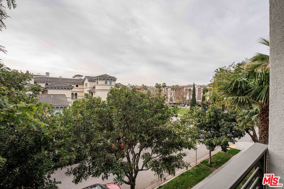 6400 Crescent Park Unit: 305