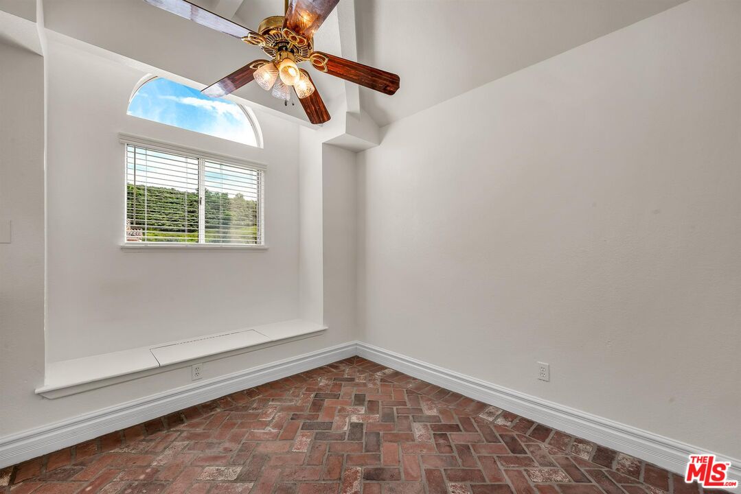 455 Kennerick Ln