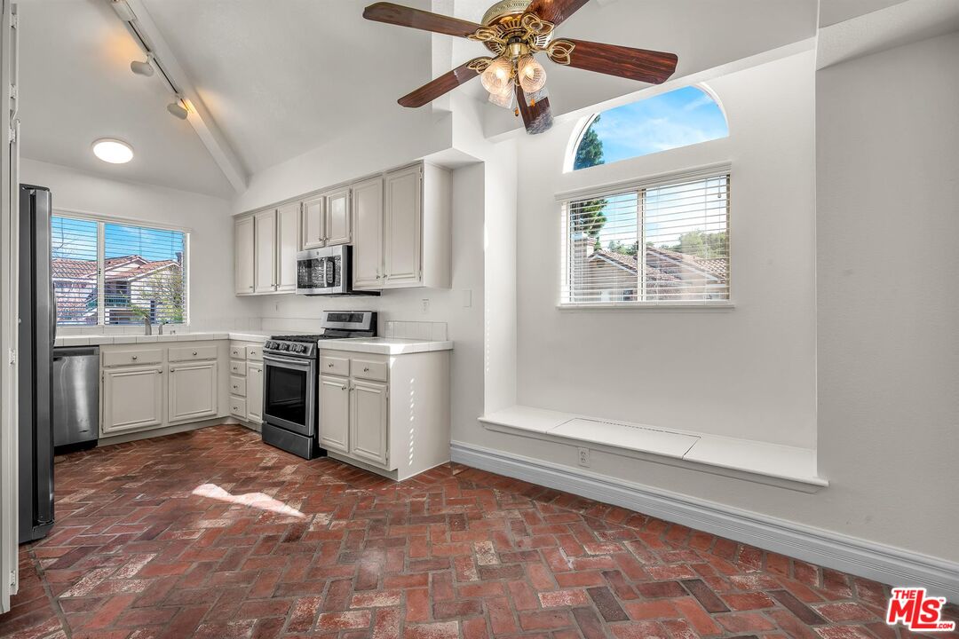 455 Kennerick Ln