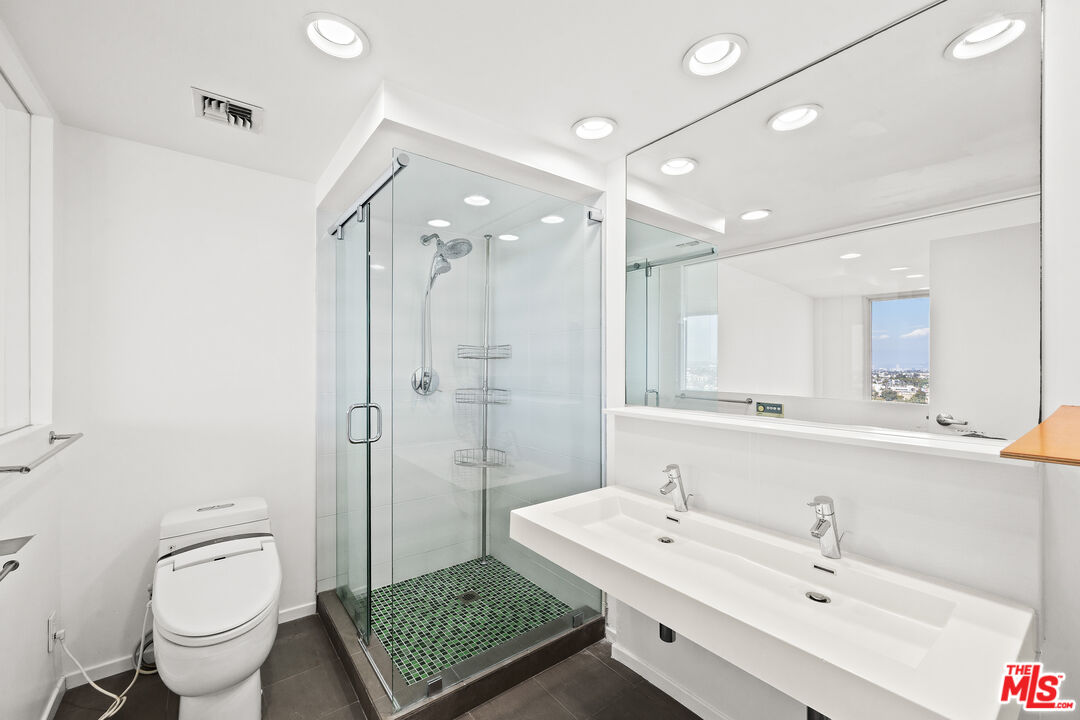 4316 Marina City Dr Unit: 1033