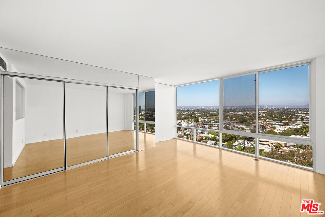 4316 Marina City Dr Unit: 1033