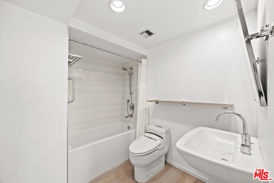 4316 Marina City Dr Unit: 1033