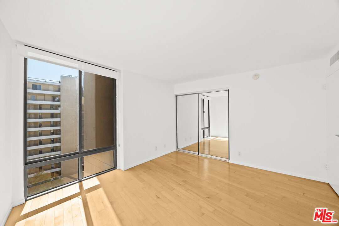 4316 Marina City Dr Unit: 1033