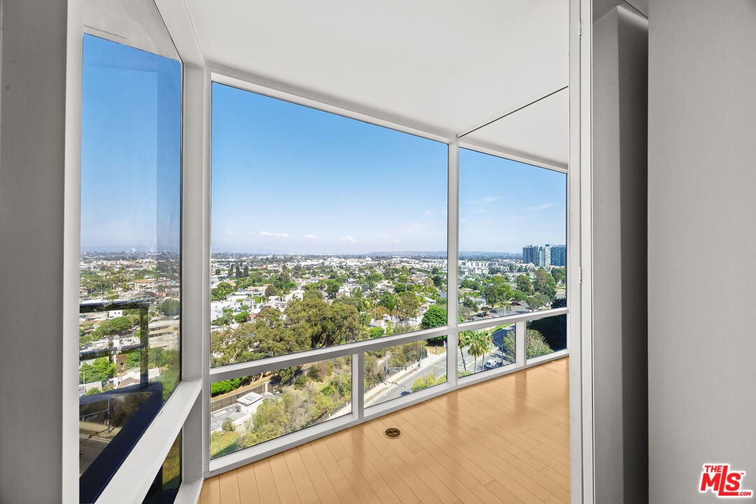 4316 Marina City Dr Unit: 1033