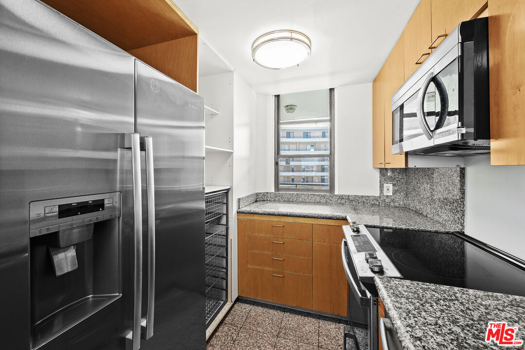 4316 Marina City Dr Unit: 1033