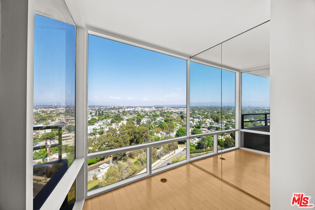 4316 Marina City Dr Unit: 1033