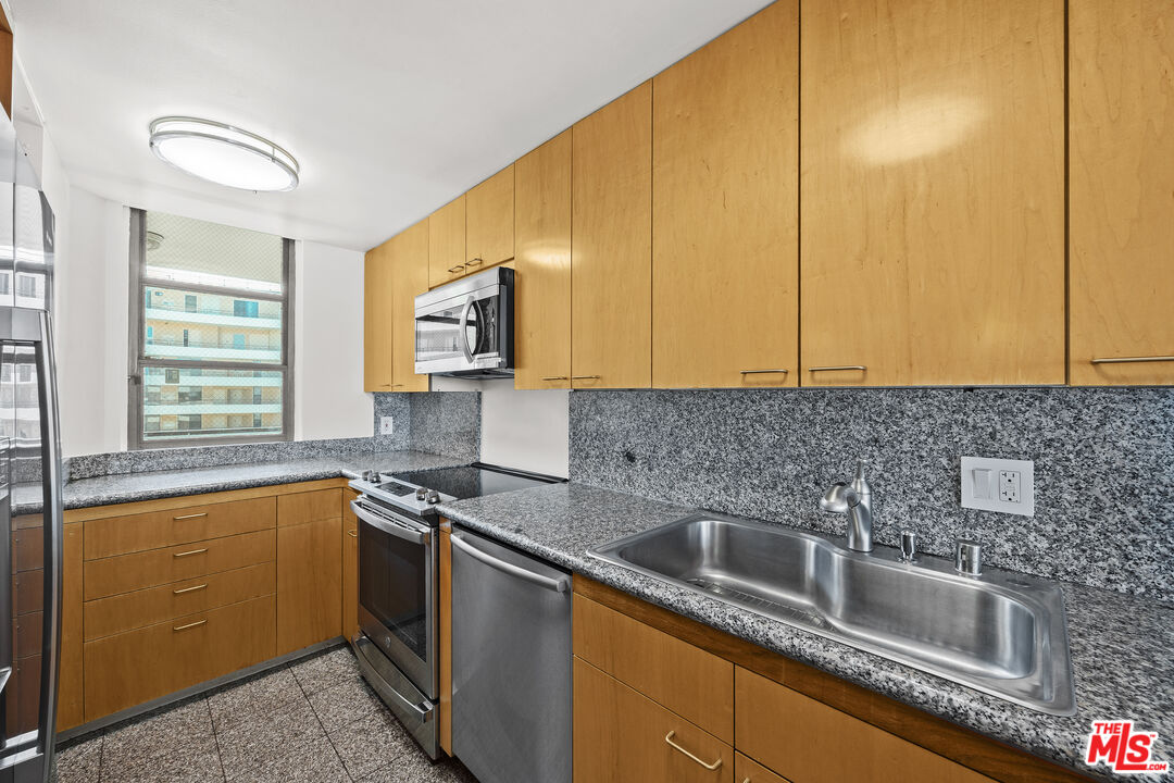 4316 Marina City Dr Unit: 1033