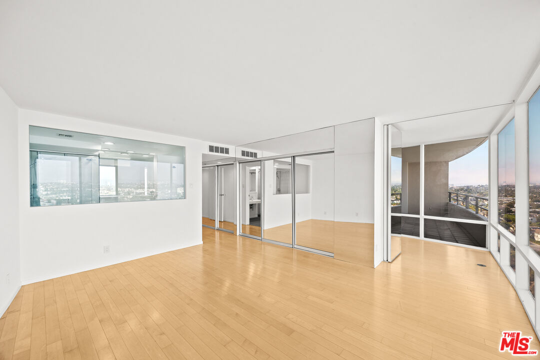 4316 Marina City Dr Unit: 1033