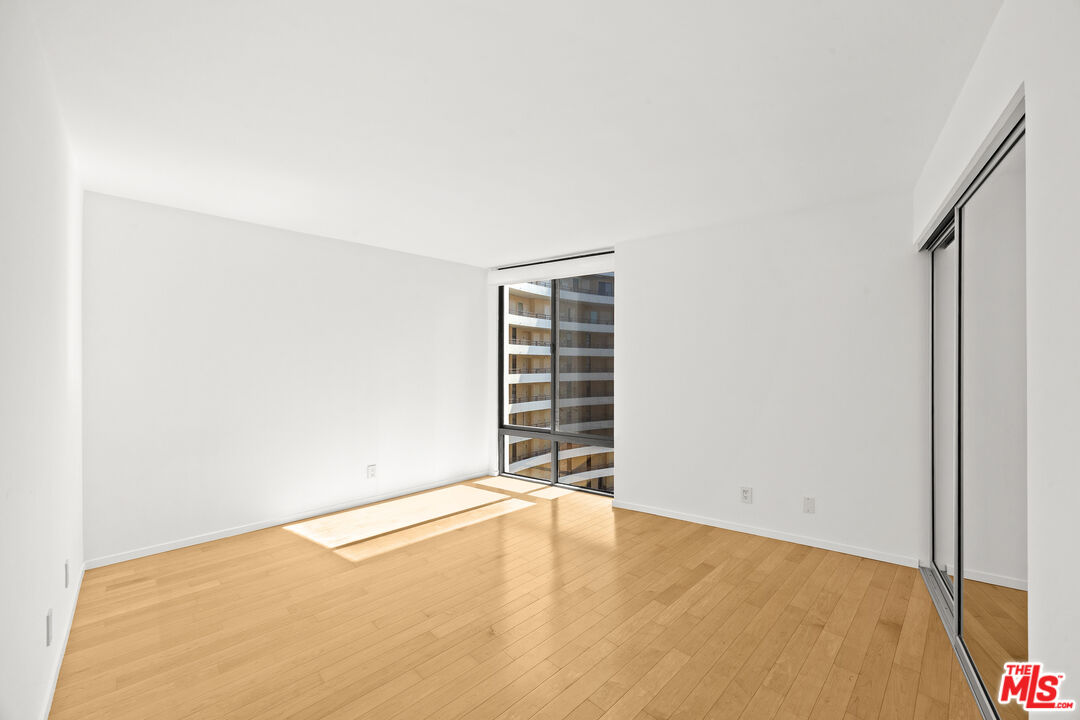 4316 Marina City Dr Unit: 1033