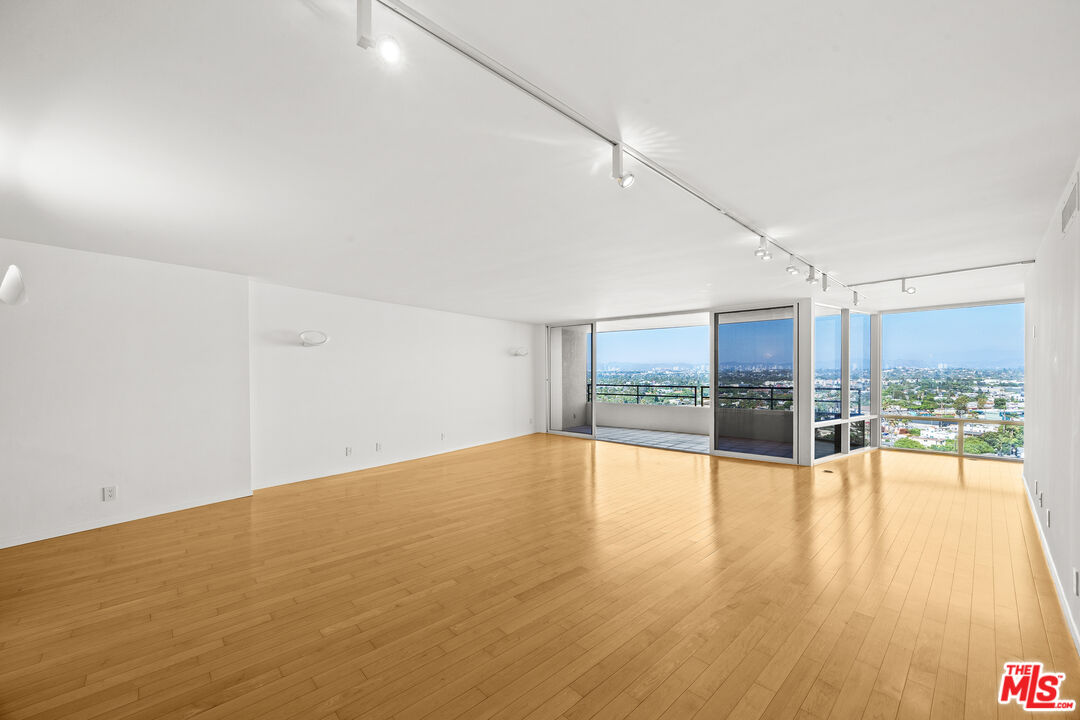 4316 Marina City Dr Unit: 1033