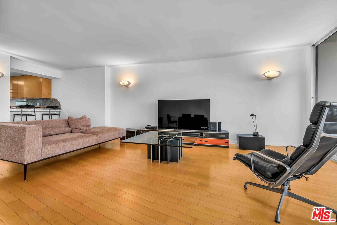 4316 Marina City Dr Unit: 1033