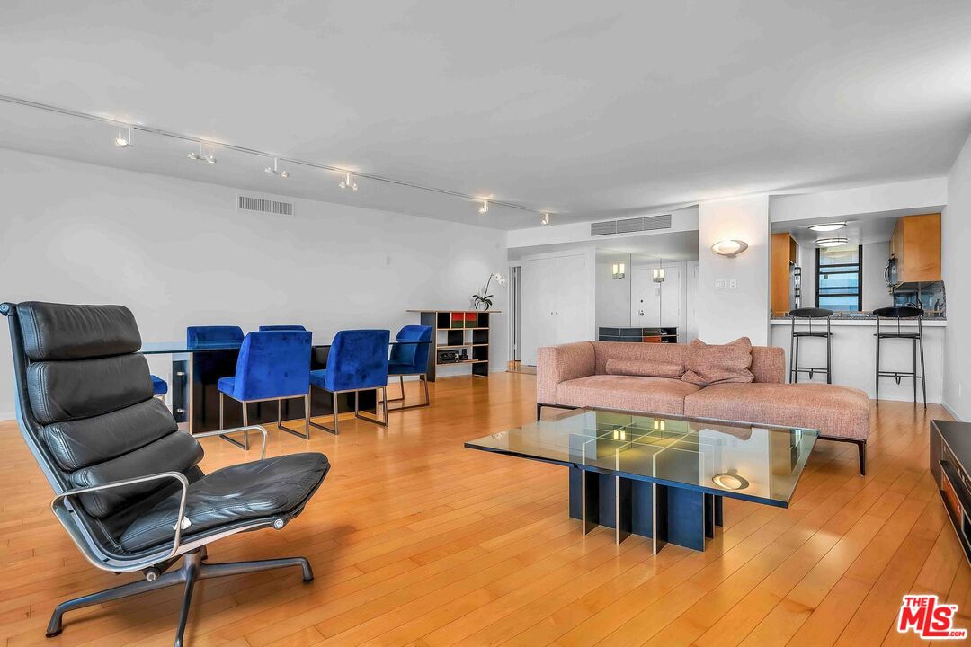 4316 Marina City Dr Unit: 1033