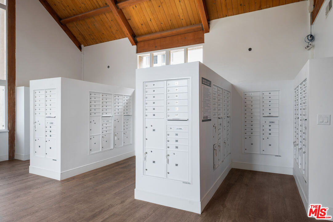 6605 Green Valley Cir Unit: 109