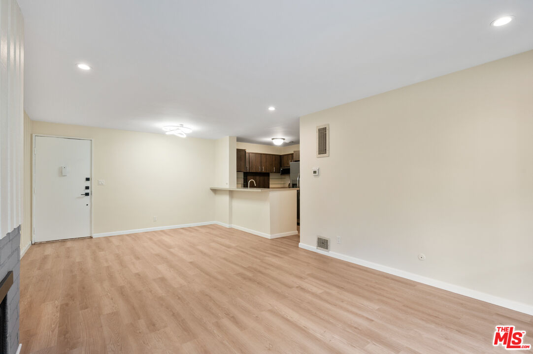 6605 Green Valley Cir Unit: 109