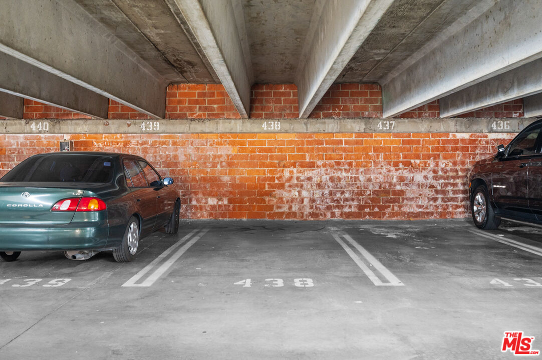 6605 Green Valley Cir Unit: 109