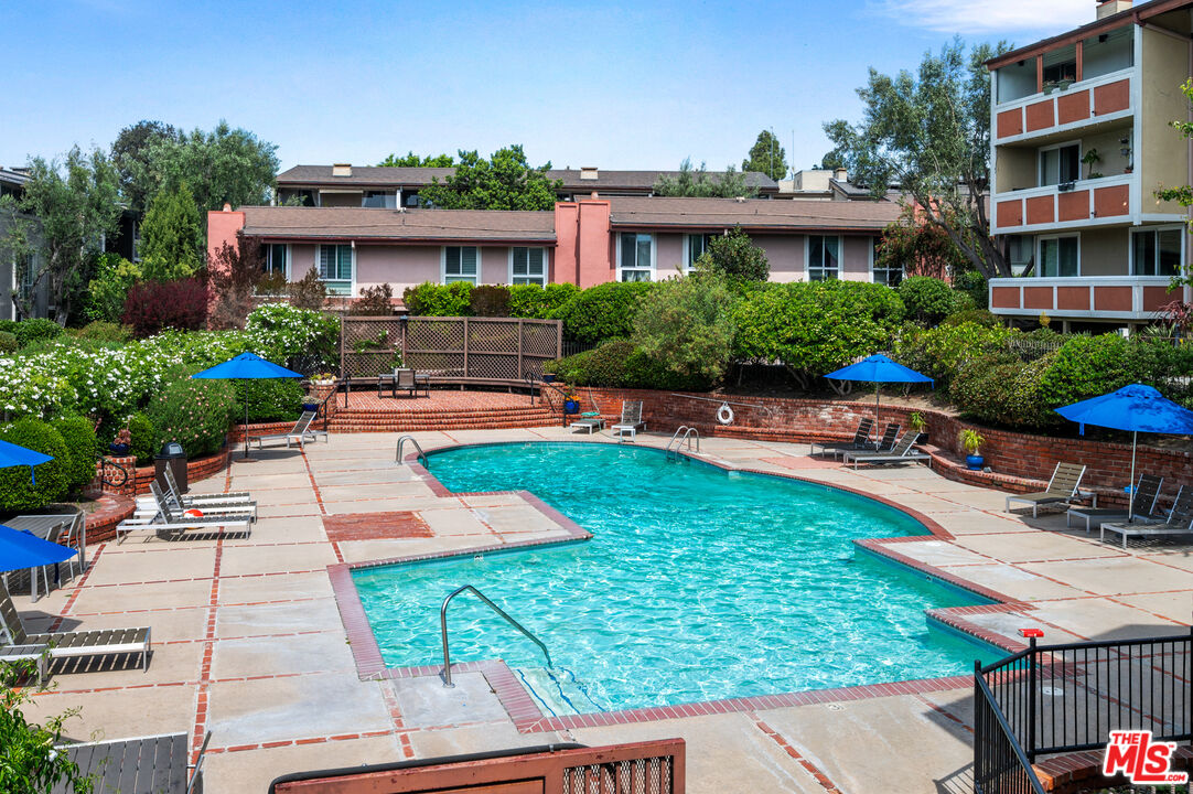 6605 Green Valley Cir Unit: 109