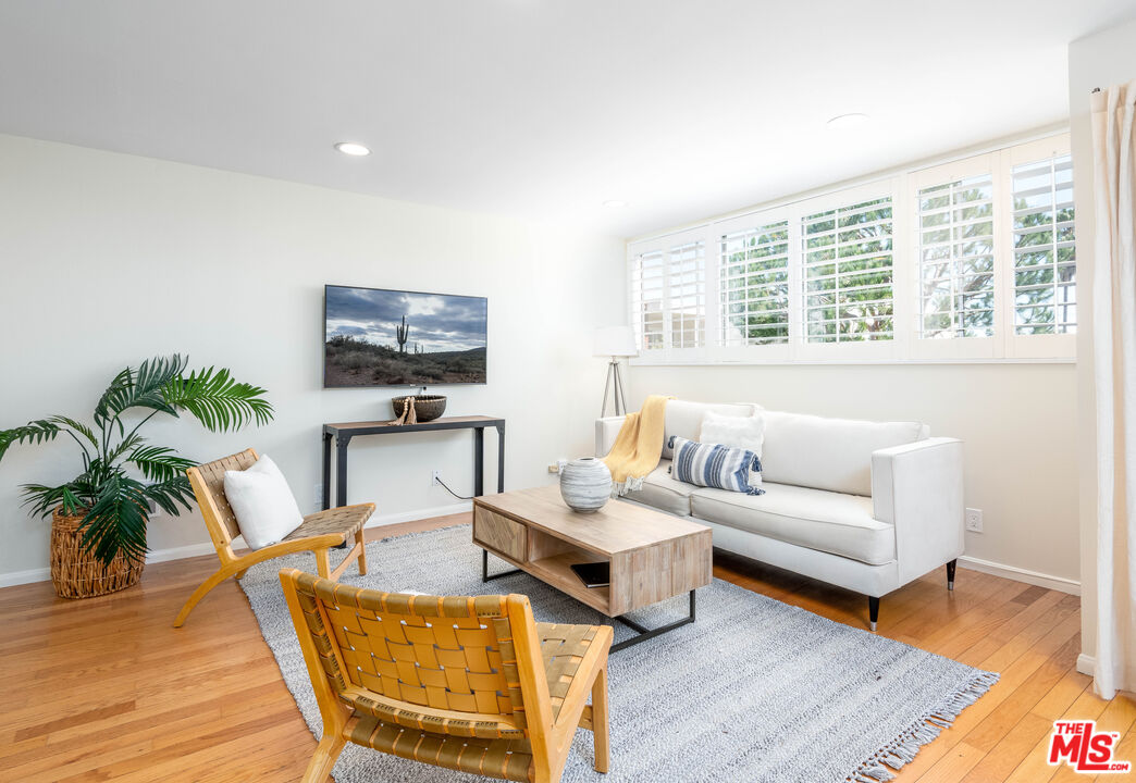 6050 Canterbury DR Unit: E317